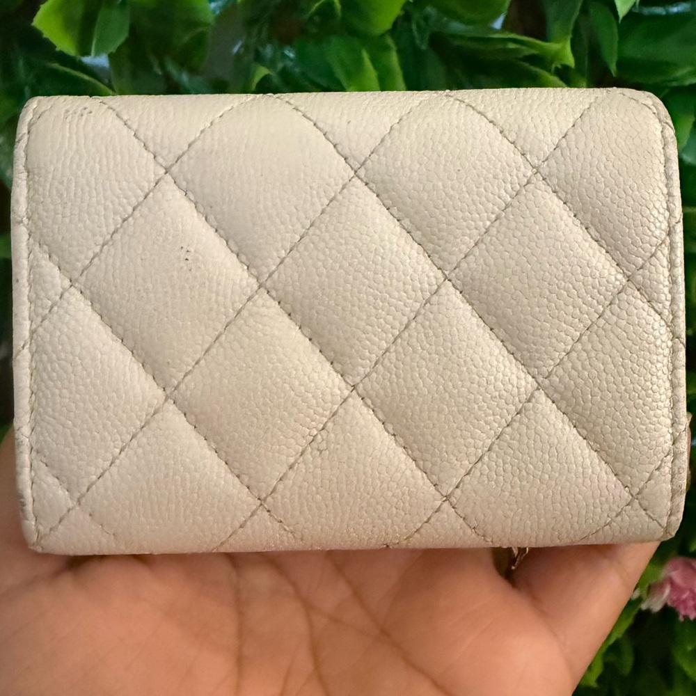 Chanel white CC Quilted Caviar Bijou Crystal trifold Wallet - Picture 2 of 14